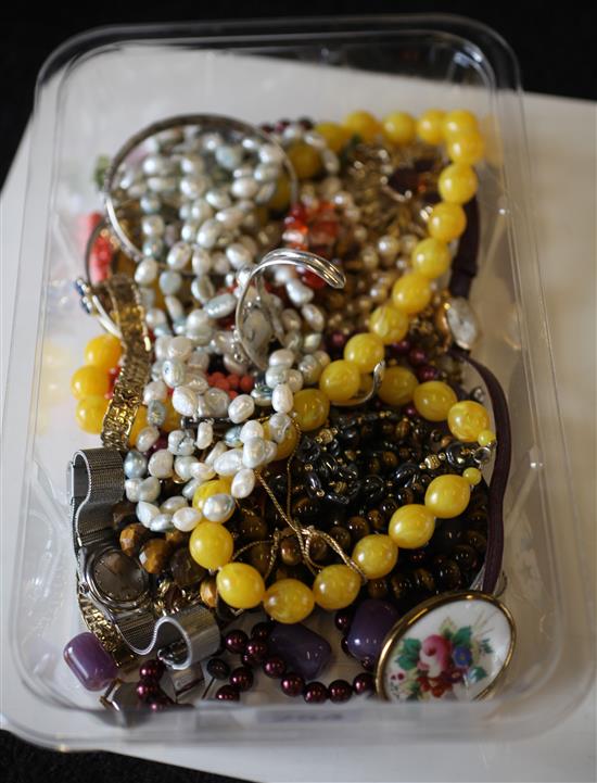 Mixed costume jewellery